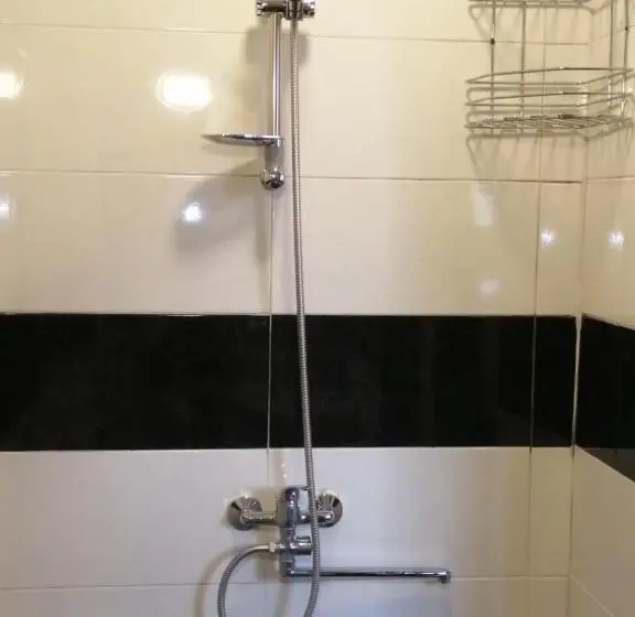 اتاق استاندارد با سرویس بهداشتی مشترک, Kiev Hostel