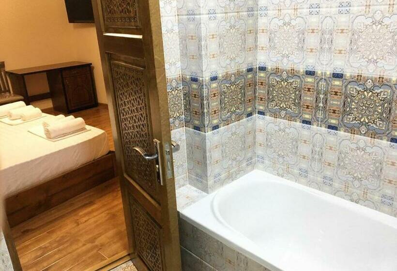 스탠다드 트리플 룸, Old House