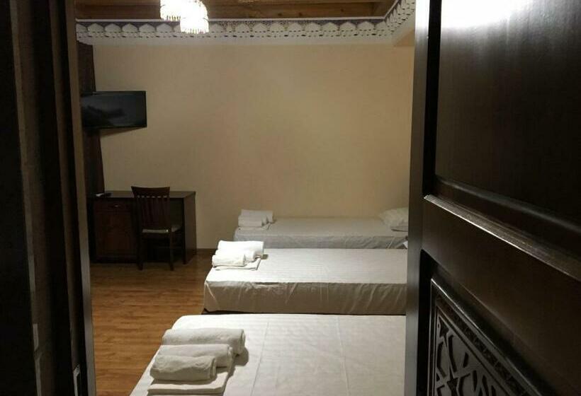 اتاق استاندارد سه نفره, Old House