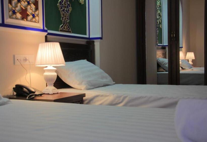 디럭스 룸, Old House