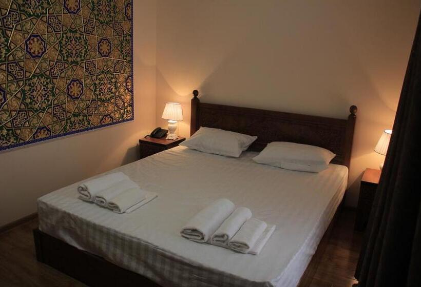 디럭스 룸, Old House