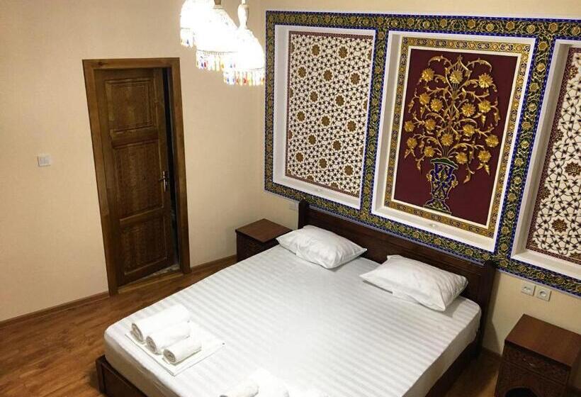 اتاق لوکس, Old House