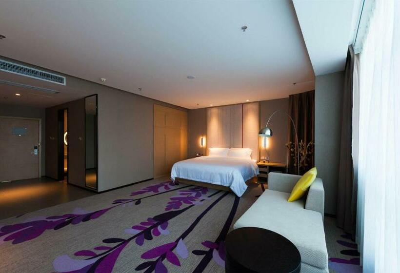 带大床的行政房间, Lavande Hotel Langzhong Railway Station And International Trade City