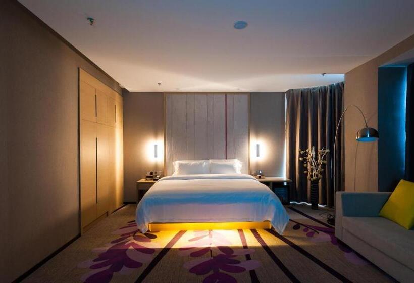 带大床的行政房间, Lavande Hotel Langzhong Railway Station And International Trade City