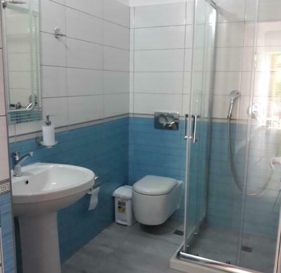 חדר סטנדרט לשלושה עם מרפסת, Beleris Rooms