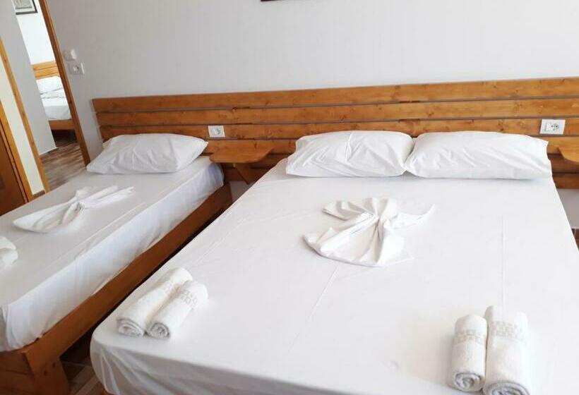 חדר סטנדרטי לשלושה עם נוף, Beleris Rooms