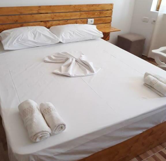 חדר סטנדרטי לשלושה עם נוף, Beleris Rooms