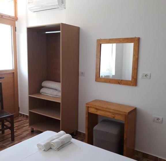 חדר סטנדרטי לשלושה עם נוף, Beleris Rooms