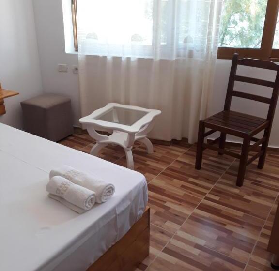 חדר סטנדרטי לשלושה עם נוף, Beleris Rooms