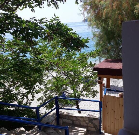 חדר סטנדרטי לשלושה עם נוף, Beleris Rooms