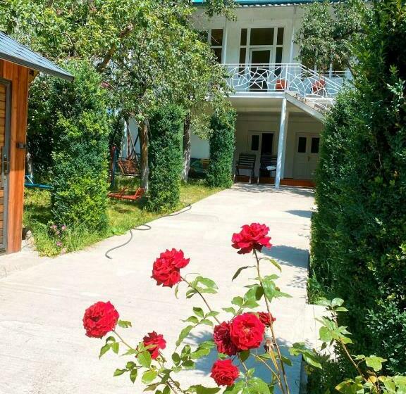 اتاق استاندارد چهار تخته, Green Garden Guesthouse