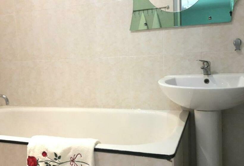 اتاق استاندارد چهار تخته, Green Garden Guesthouse