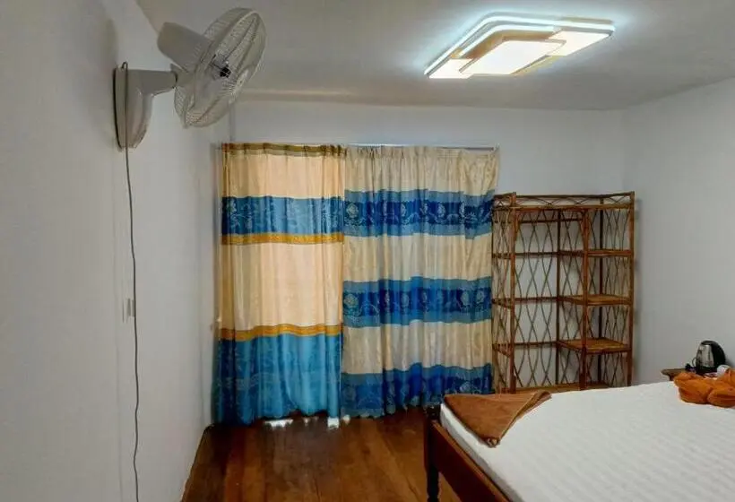 اتاق خانوادگی, Sunny Bungalow