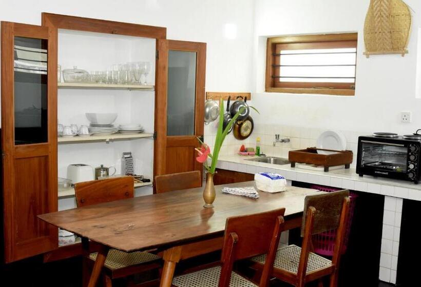 سوییت با چشم‌انداز باغ, Villa Polhena