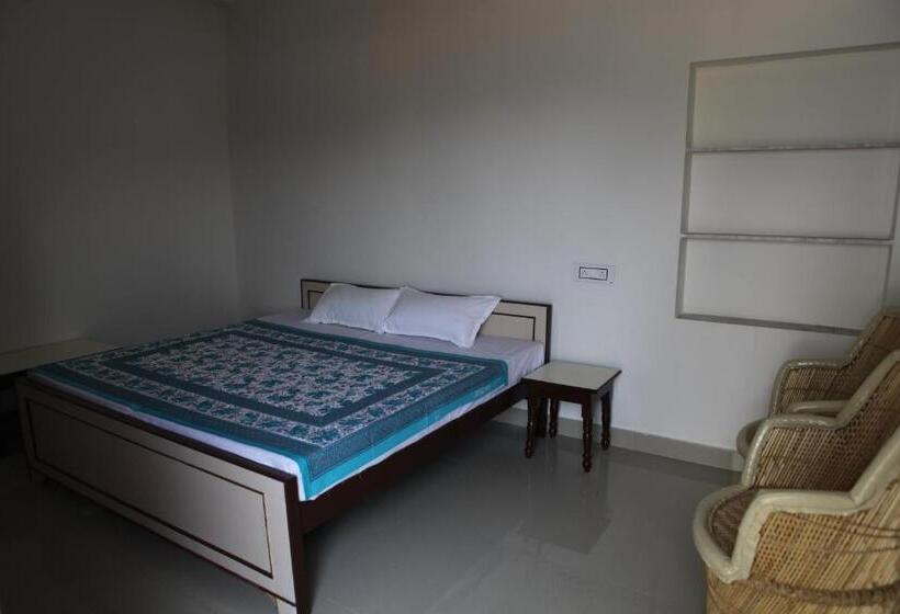 اتاق استاندارد با تخت بزرگ, Keshav Palace