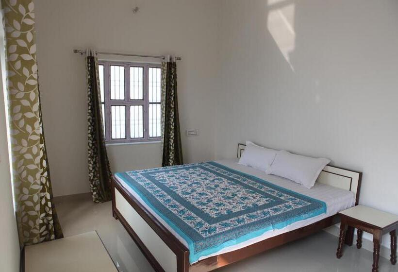 اتاق استاندارد با تخت بزرگ, Keshav Palace