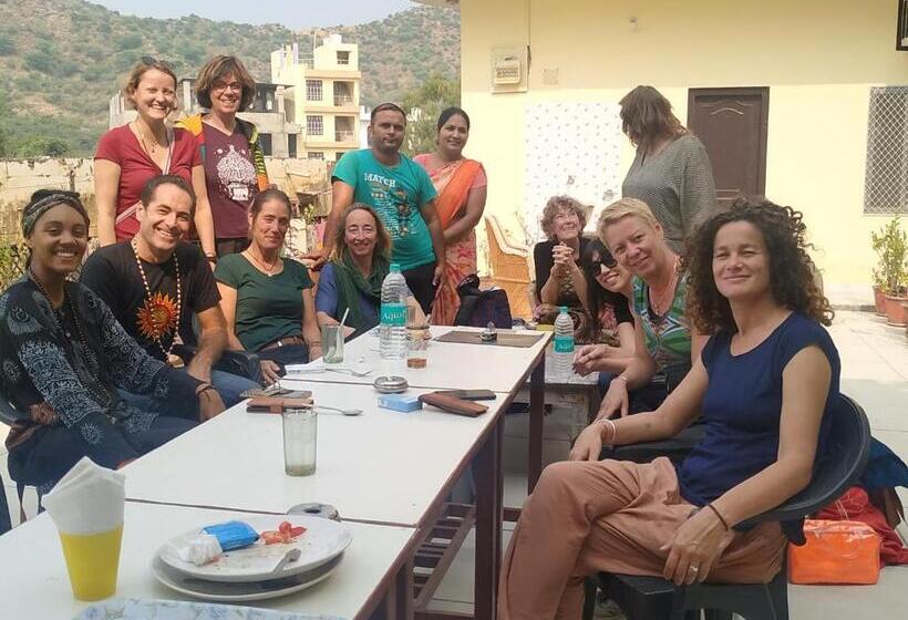 اتاق استاندارد با تخت بزرگ, Keshav Palace