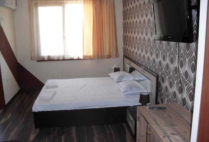 Полулюкс с Балконом, Family Hotel Malibu