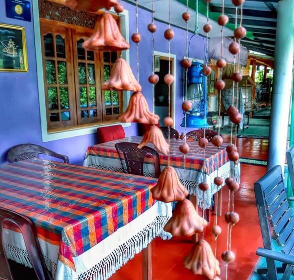 اتاق لوکس خانوادگی, Cozy Homestay Waterfall Road Ella