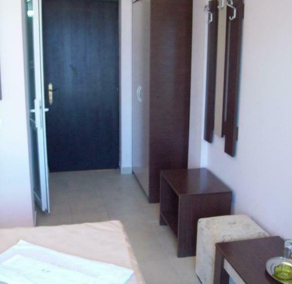 스탠다드 발코니 룸, Raul