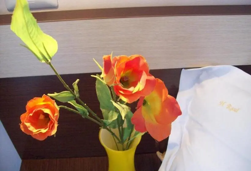 2 Bedroom Suite with Balcony, Raul