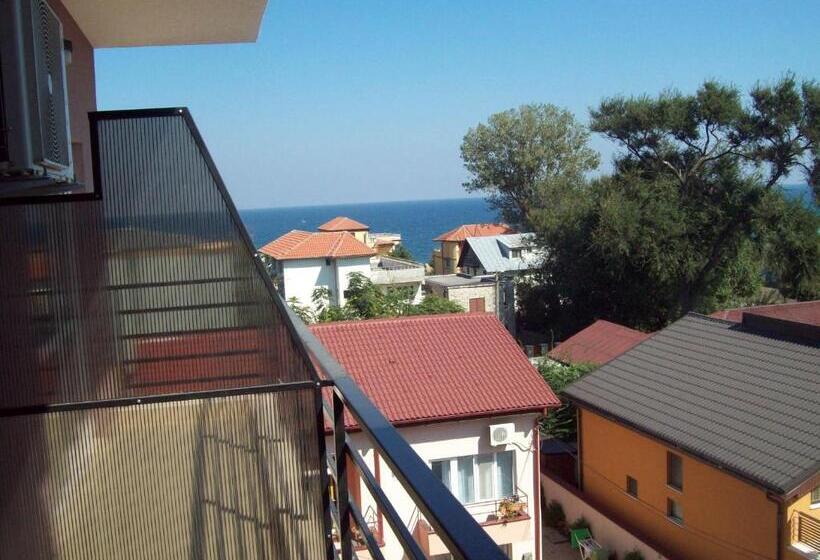 2 Bedroom Suite with Balcony, Raul