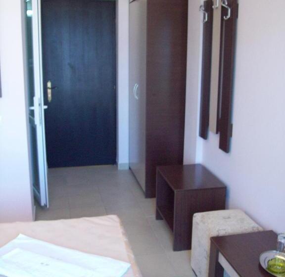 2 Bedroom Suite with Balcony, Raul
