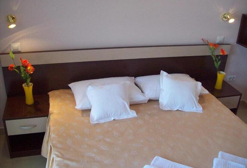 2 Bedroom Suite with Balcony, Raul