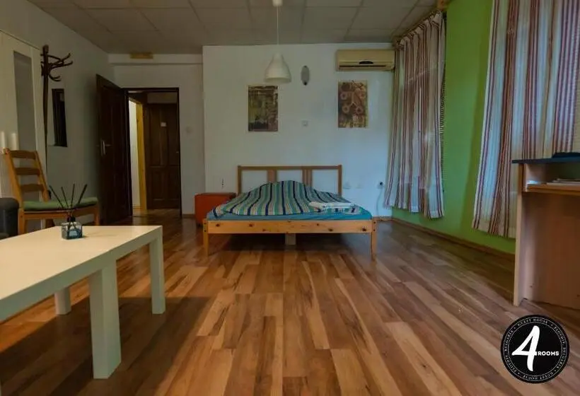 استودیو استاندارد با تخت کینگ, 4 Rooms