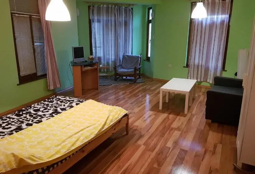 استودیو استاندارد با تخت کینگ, 4 Rooms