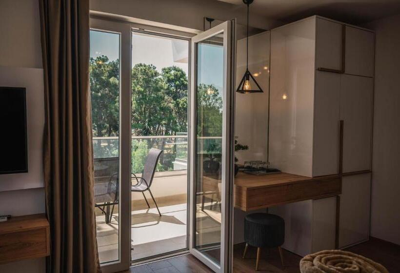 Triple Room Sea View, Apartments Cungu