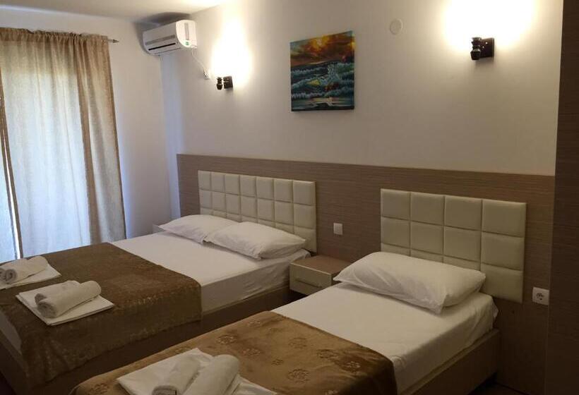 Triple Room Sea View, Apartments Cungu