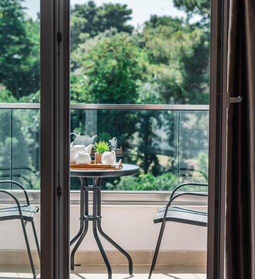 اتاق استاندارد چهار تخته با چشم‌انداز دریا, Apartments Cungu