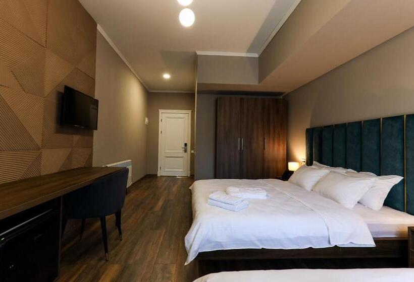 اتاق خانوادگی, Gelati Residence