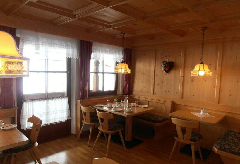 Номер Стандарт, Haus Dorfplatz