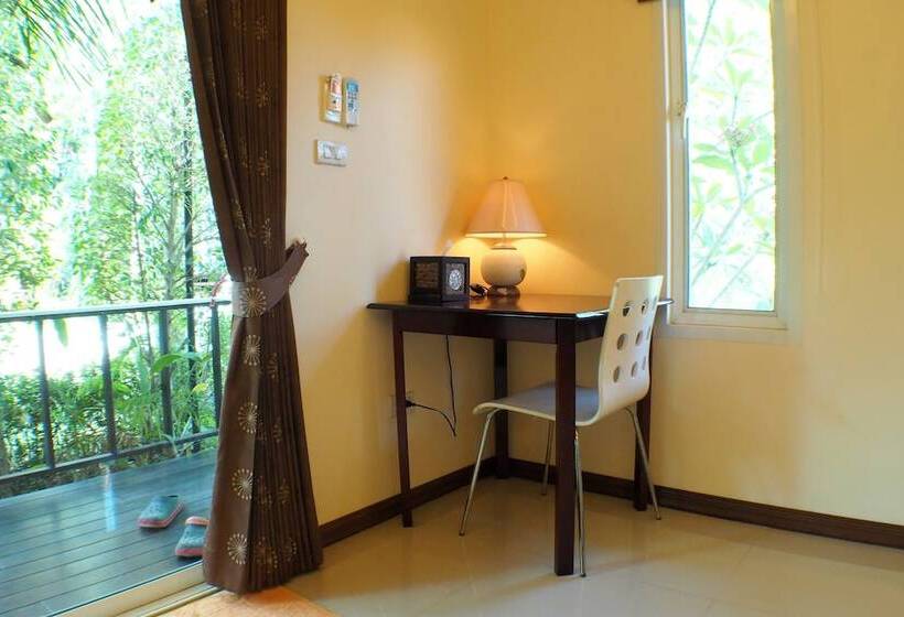 اتاق استاندارد با چشم‌انداز استخر, Pennapa Chalet