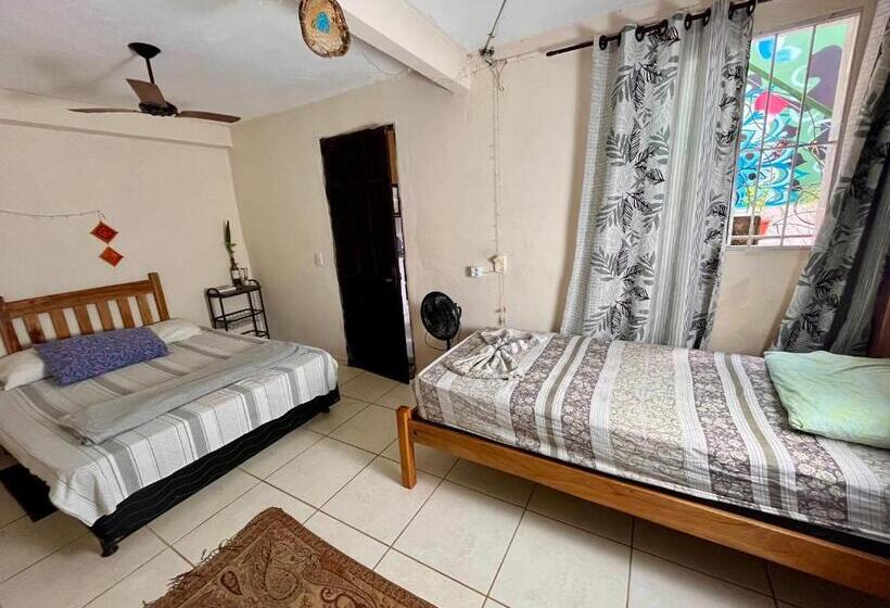 ベーシックトリプルルーム, Multiverso Hostel