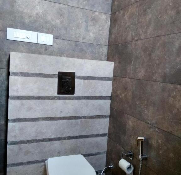 キングサイズベッドのスタンダードルーム, Homestays Ludhiana