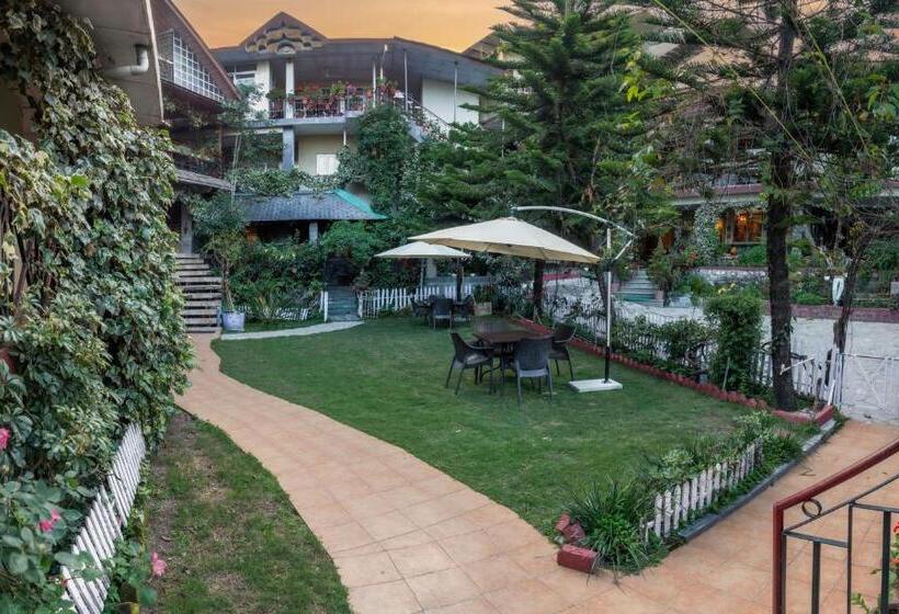 חדר משפחתי, Nandini Villa