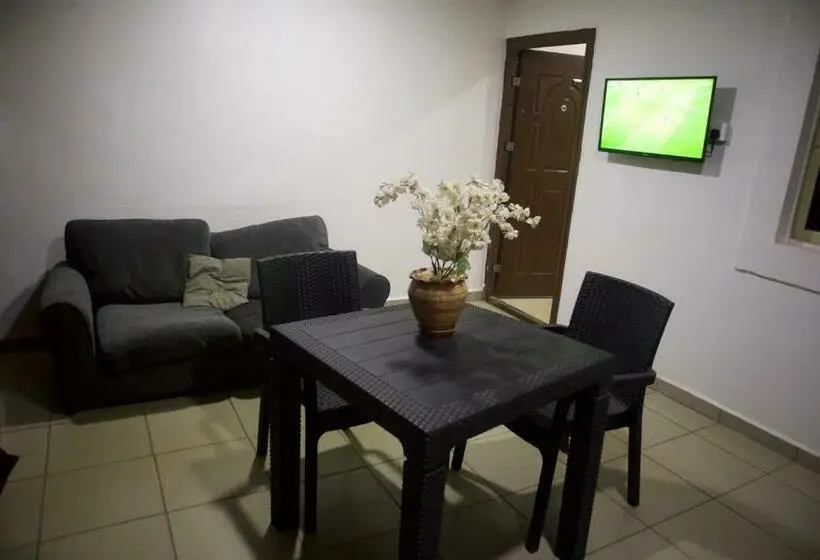 سوییت جونیور با بالکن, Events & Suites
