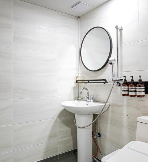 اتاق استاندارد یک نفره, Geonmaek Stay