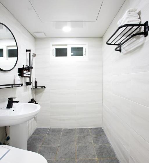 디럭스 룸, Geonmaek Stay