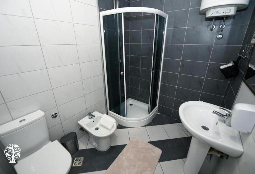 استودیوی استاندارد, Agape Villa Apartments