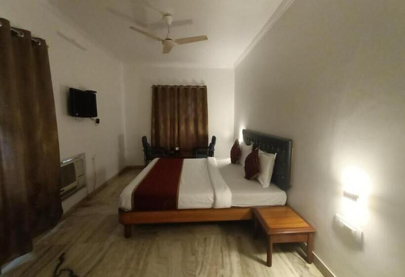 חדר דלוקס, Raja