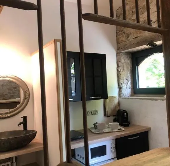 デラックススタジオ, La Grange Du Cleray