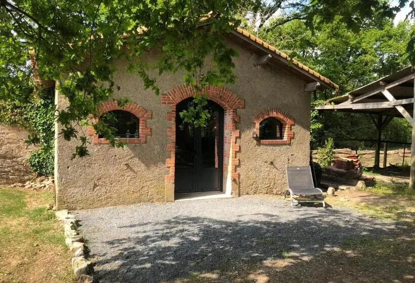 デラックススタジオ, La Grange Du Cleray