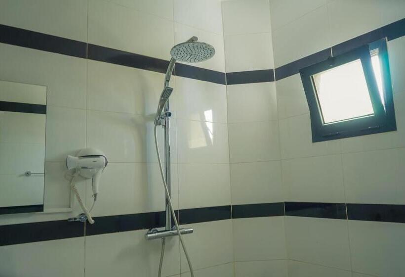 استودیوی لوکس, Urban Hotel Nouakchott