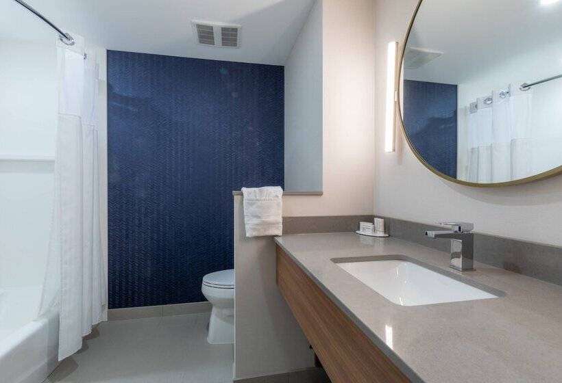 ダブルベッドスタンダードルーム, Fairfield Inn & Suites By Marriott Salmon Arm