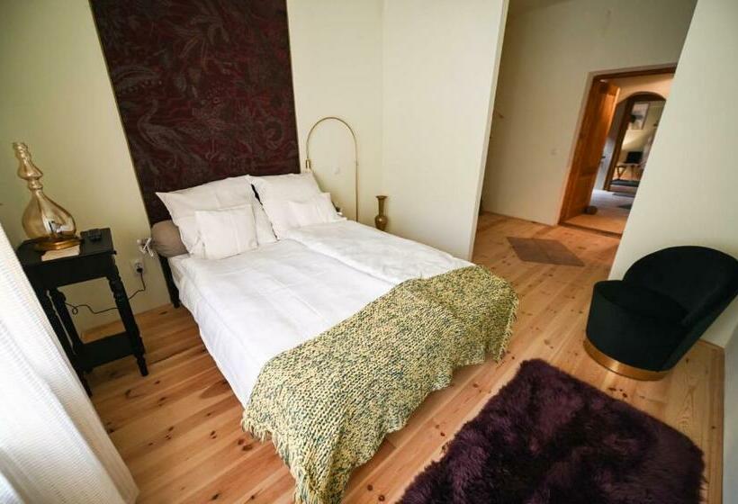 Семейный Номер, Pensiunea Agora