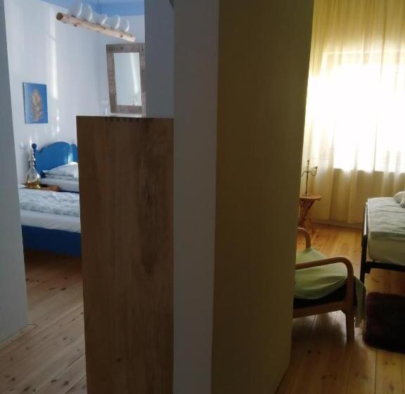 Семейный Номер, Pensiunea Agora